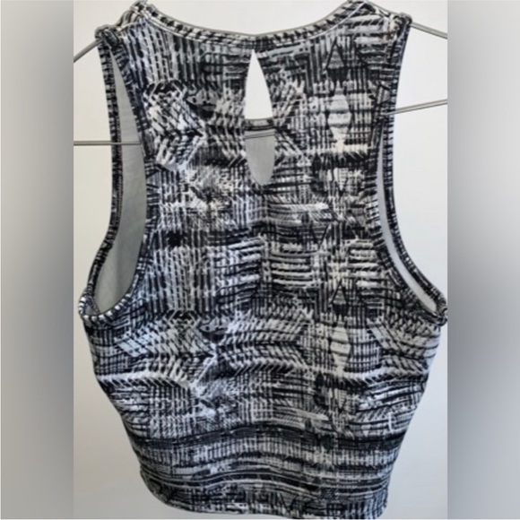 Women's Aztec Printed Scoop Neck Key Hole Black & White Crop Tank Top - Size XS - Picture 15 of 16
